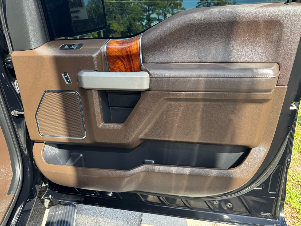 Ford F-150 King Ranch 4WD SuperCrew 5.5' Box 2017 Ford F-150 King Ranch 4WD SuperCrew 5.5' Box 2017