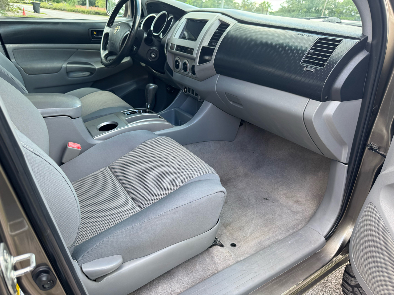 2011 Toyota Tacoma V6 PreRunner photo 13