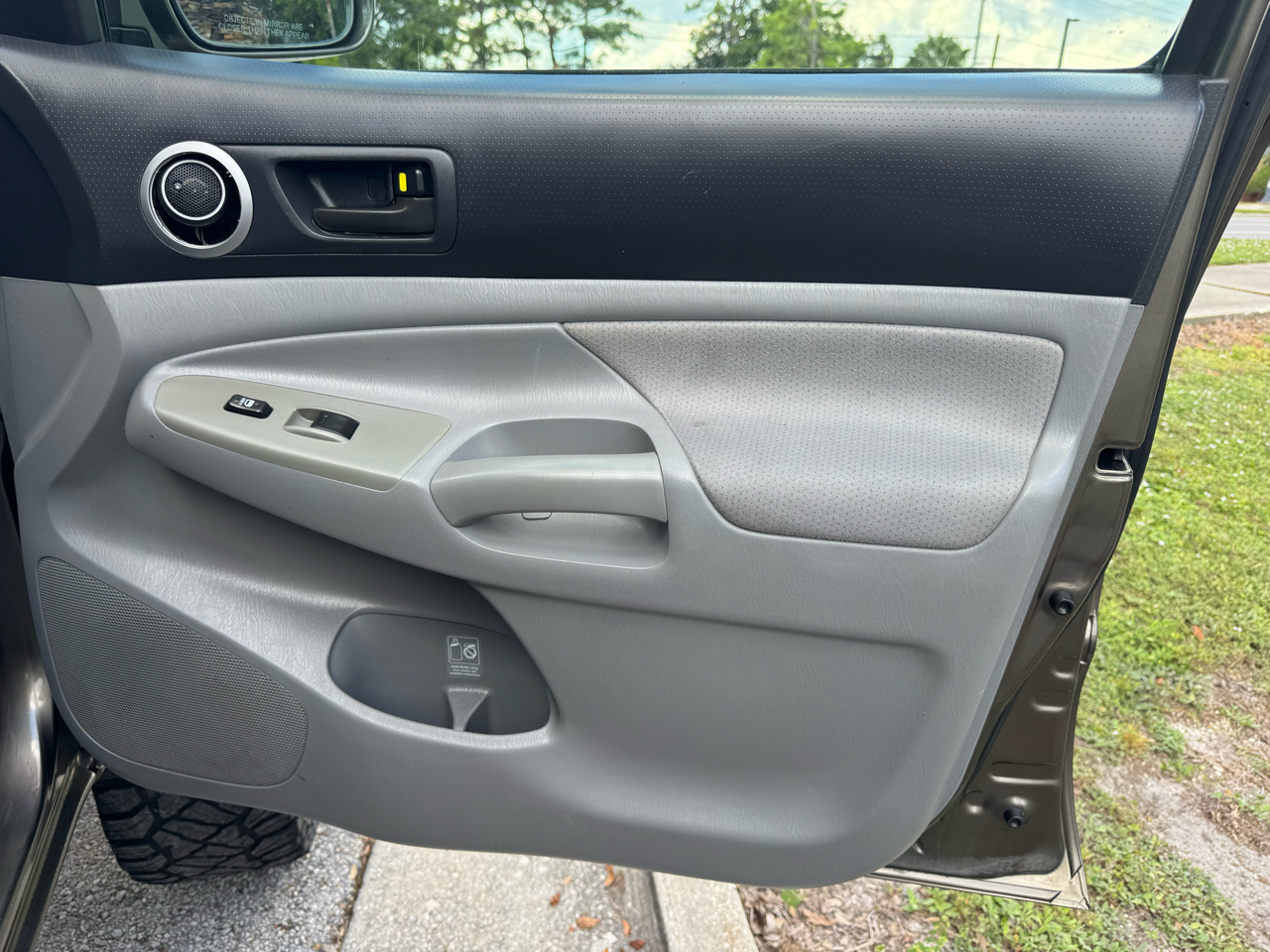 2011 Toyota Tacoma V6 PreRunner photo 19