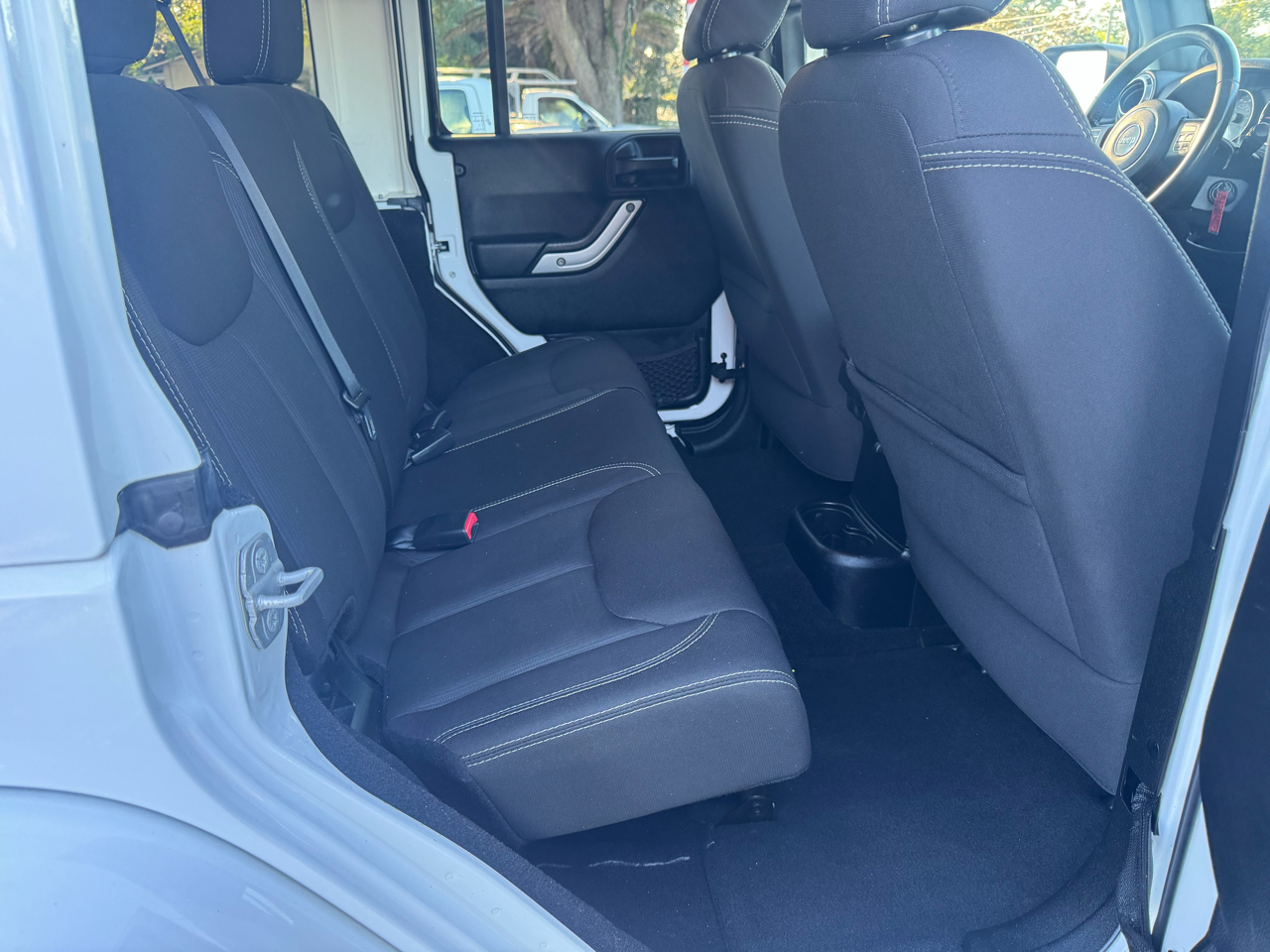 Jeep Wrangler Unlimited 4WD 4dr Sahara 2014 Jeep Wrangler Unlimited 4WD 4dr Sahara 2014
