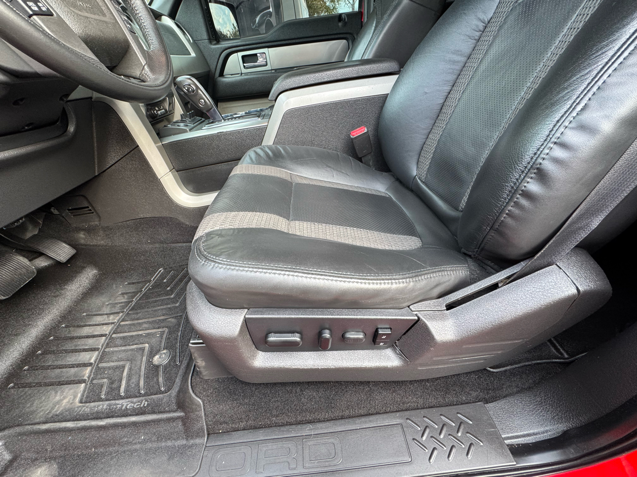 Ford F-150 4WD SuperCrew 145" SVT Raptor 2012