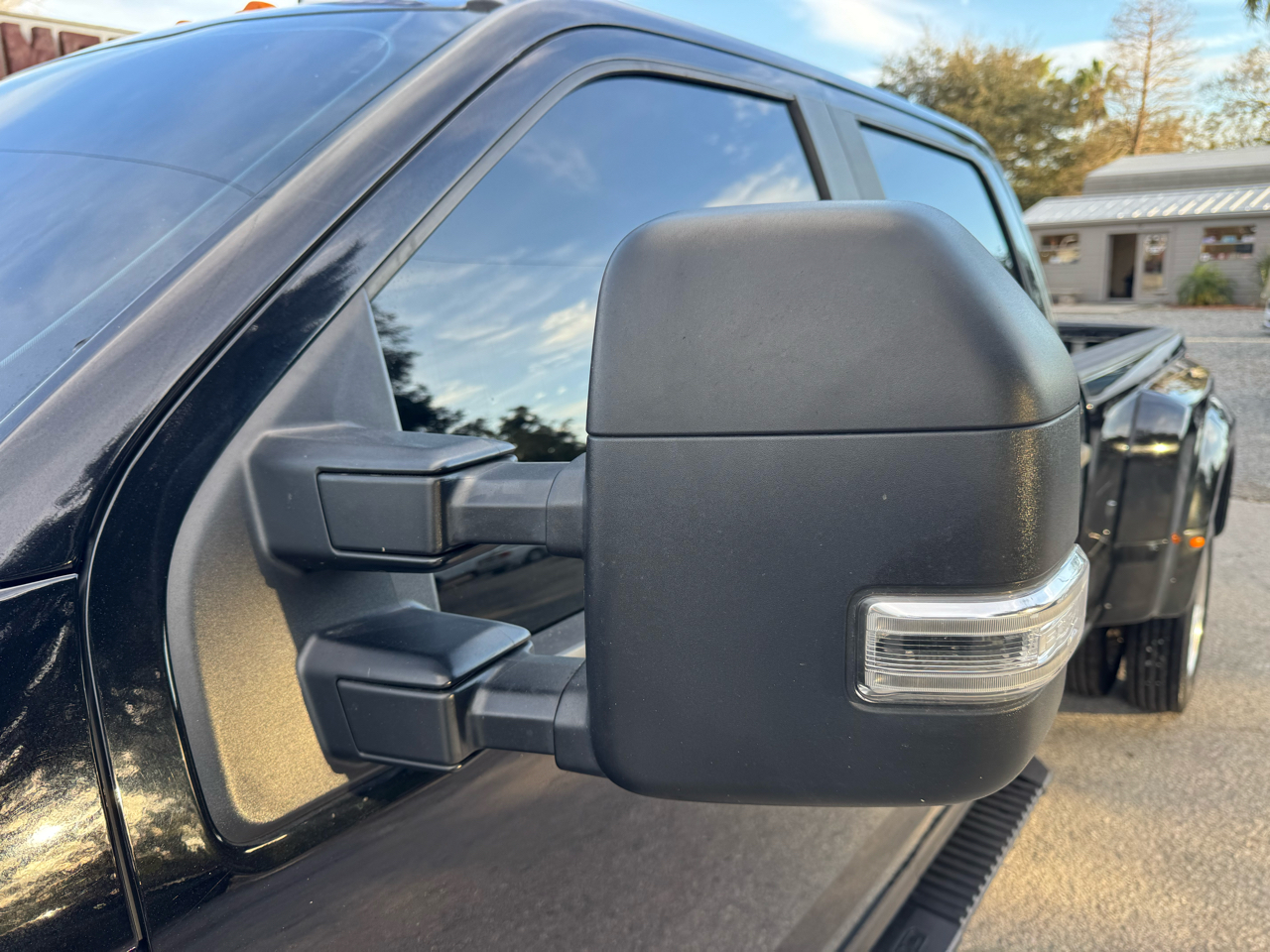 Ford Super Duty F-450 DRW XLT 4WD Crew Cab 8' Box 2017