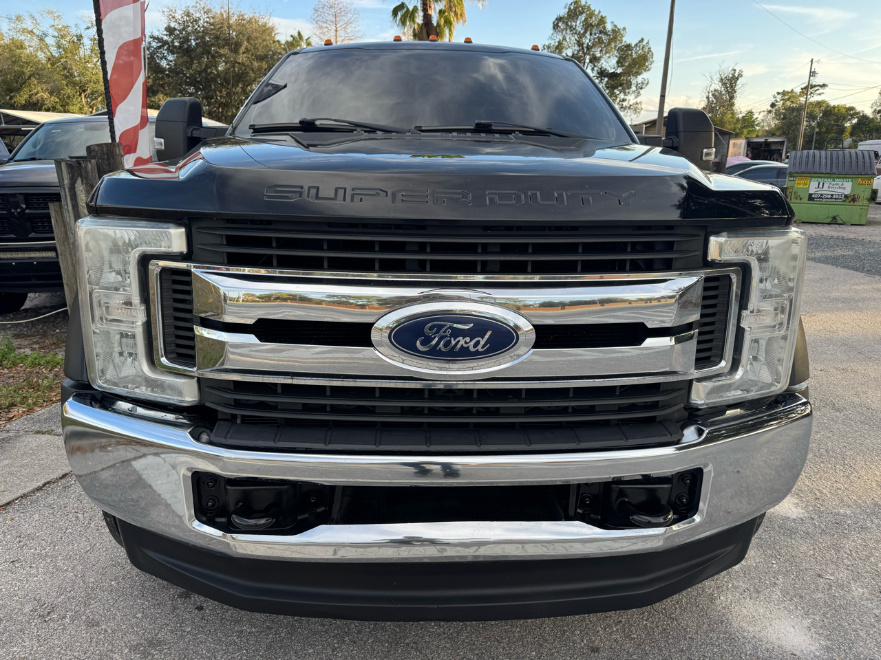 Ford Super Duty F-450 DRW XLT 4WD Crew Cab 8' Box 2017