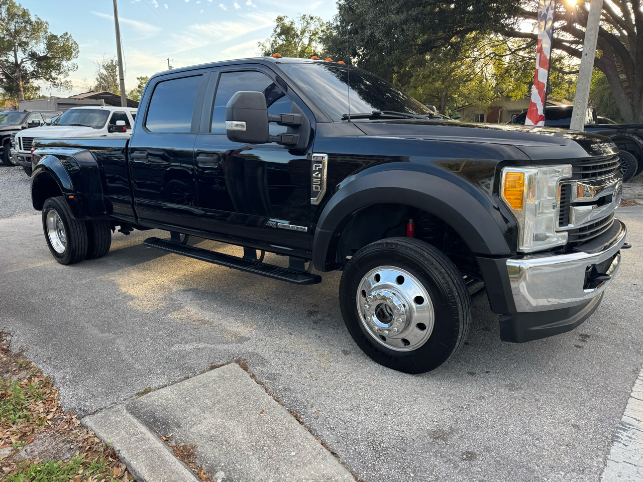Ford Super Duty F-450 DRW XLT 4WD Crew Cab 8' Box 2017