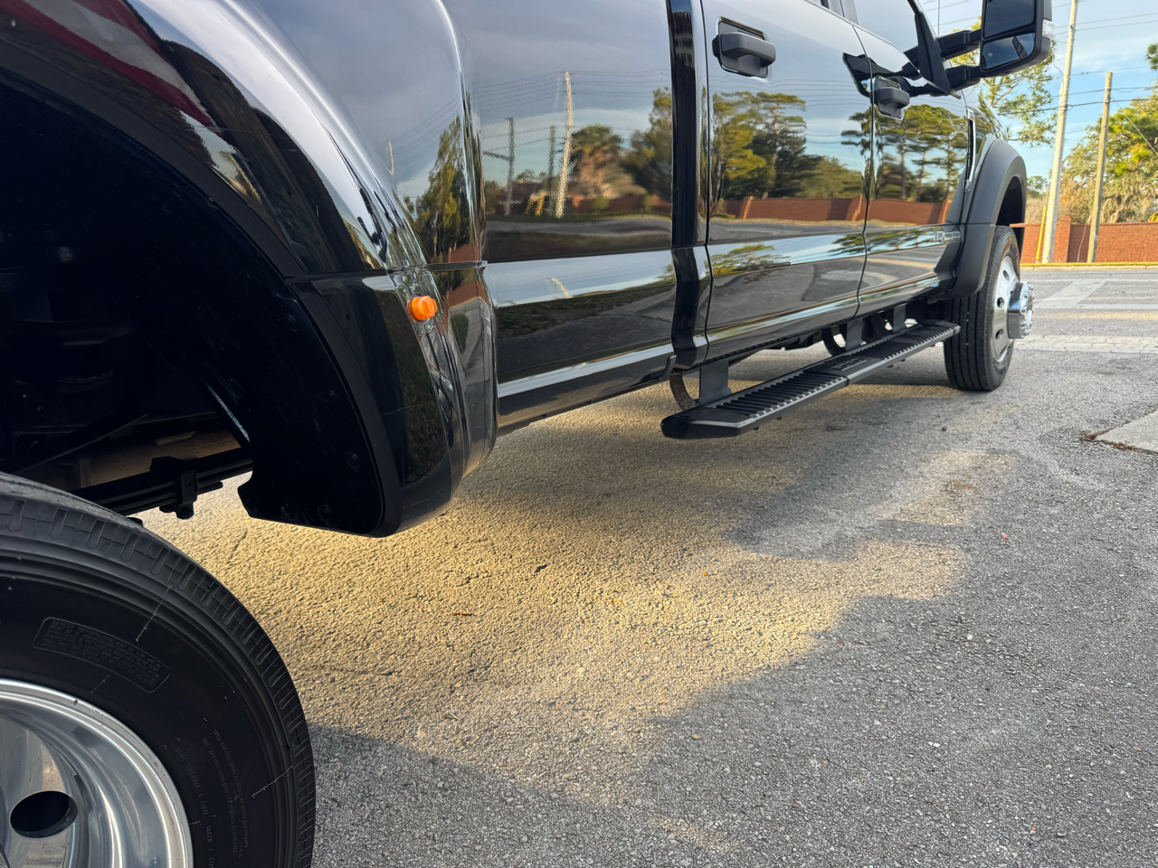 Ford Super Duty F-450 DRW XLT 4WD Crew Cab 8' Box 2017