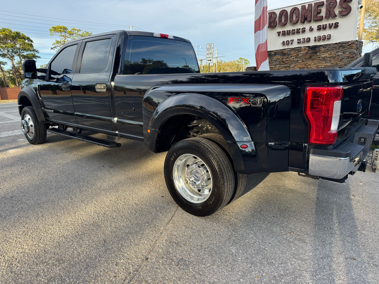 Ford Super Duty F-450 DRW XLT 4WD Crew Cab 8' Box 2017