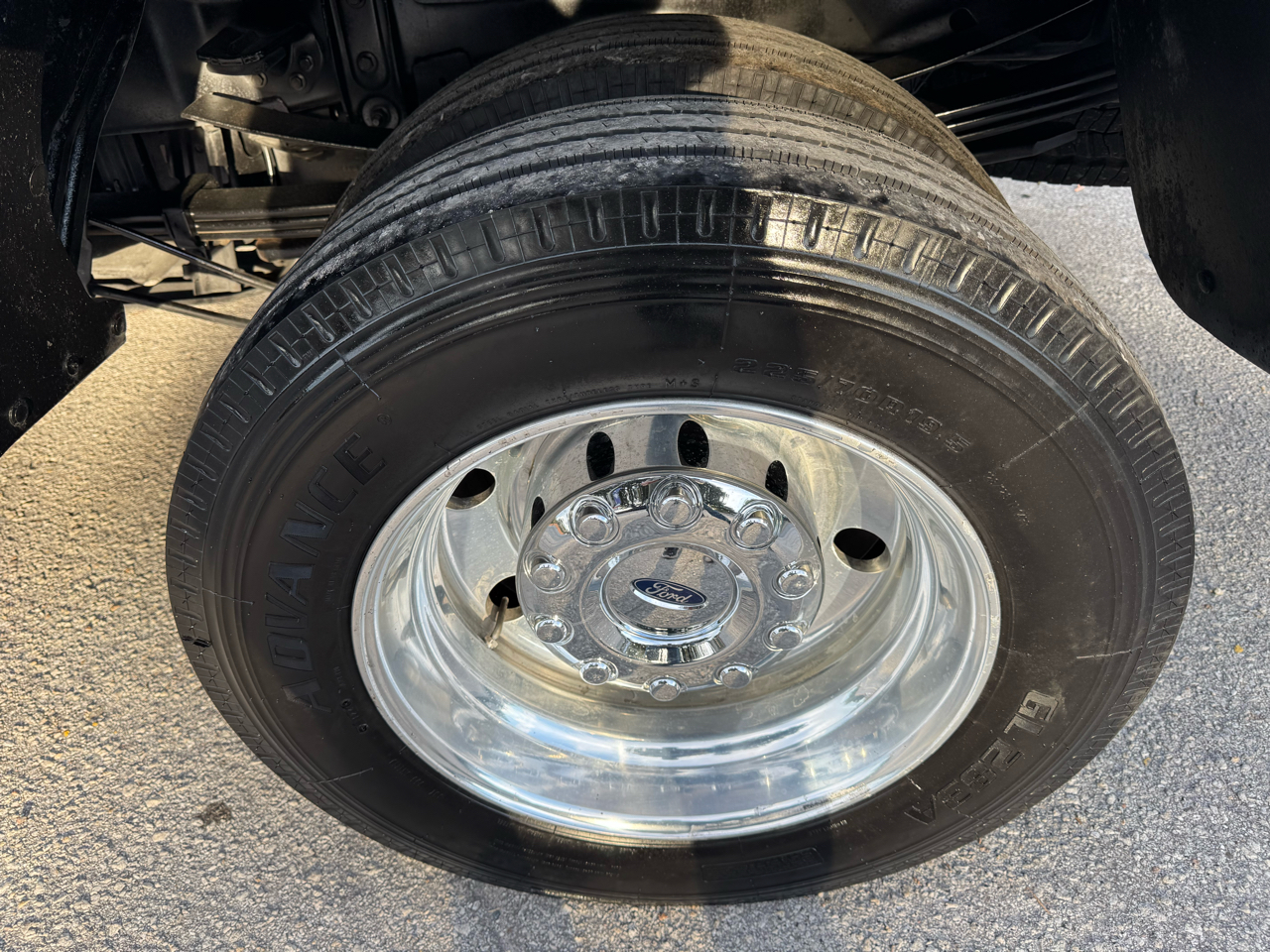 Ford Super Duty F-450 DRW XLT 4WD Crew Cab 8' Box 2017