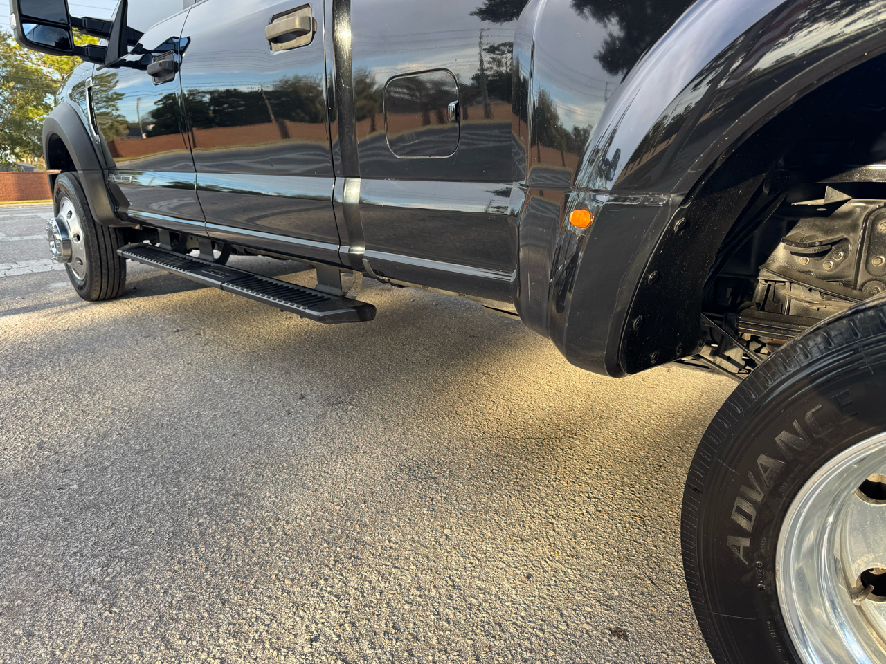 Ford Super Duty F-450 DRW XLT 4WD Crew Cab 8' Box 2017