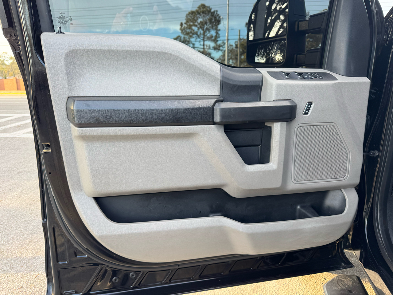 Ford Super Duty F-450 DRW XLT 4WD Crew Cab 8' Box 2017