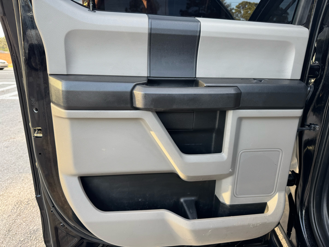 Ford Super Duty F-450 DRW XLT 4WD Crew Cab 8' Box 2017