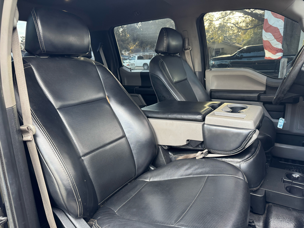 Ford Super Duty F-450 DRW XLT 4WD Crew Cab 8' Box 2017