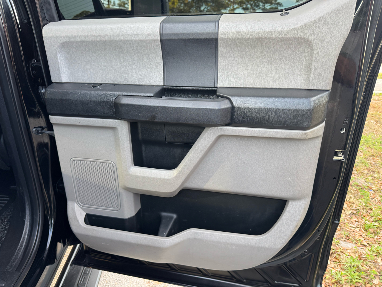 Ford Super Duty F-450 DRW XLT 4WD Crew Cab 8' Box 2017