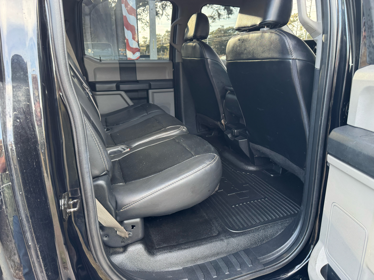 Ford Super Duty F-450 DRW XLT 4WD Crew Cab 8' Box 2017