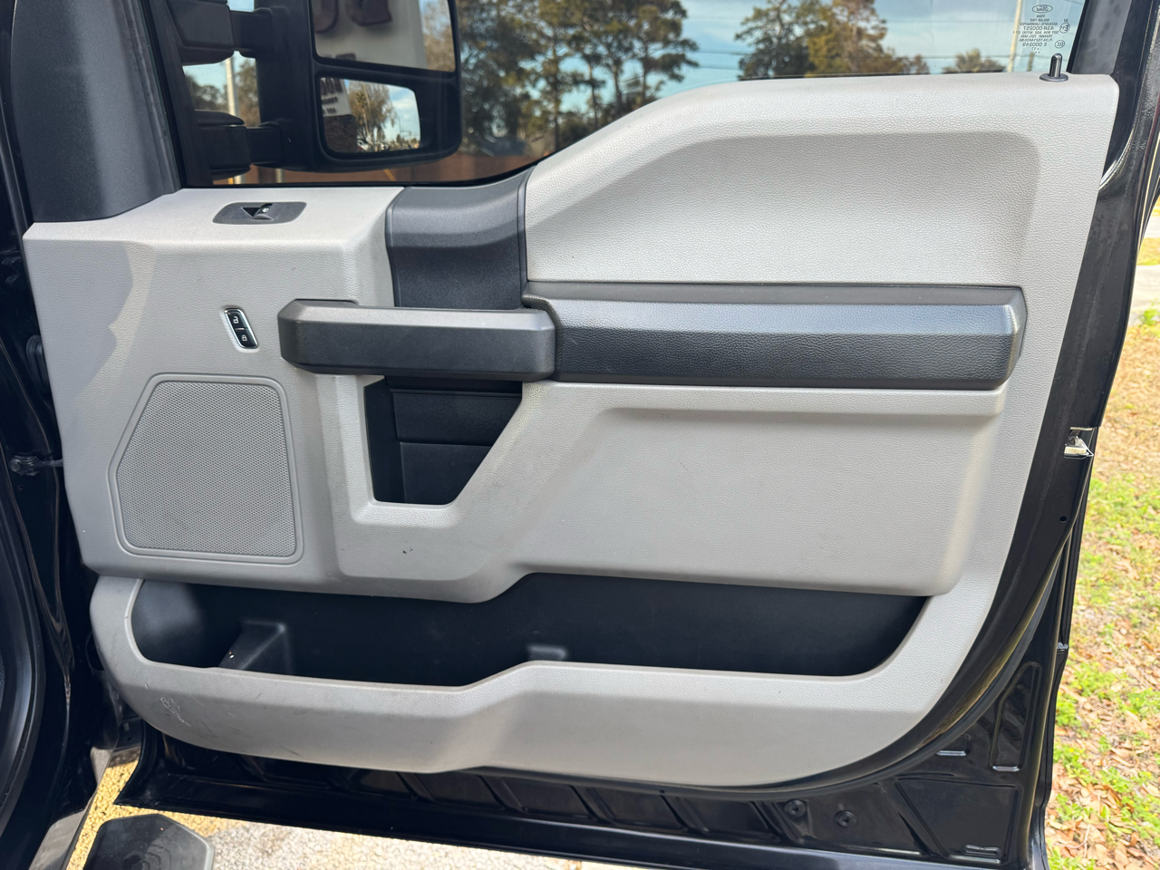 Ford Super Duty F-450 DRW XLT 4WD Crew Cab 8' Box 2017