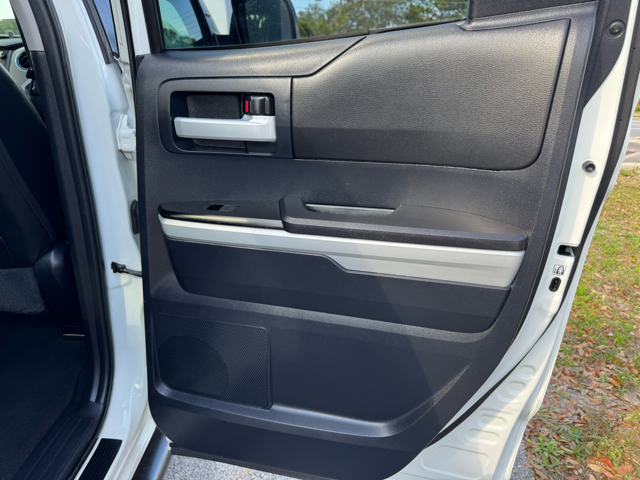 Toyota Tundra 4WD Truck Double Cab 5.7L FFV V8 6-Spd AT TRD Pro (Natl) 2016