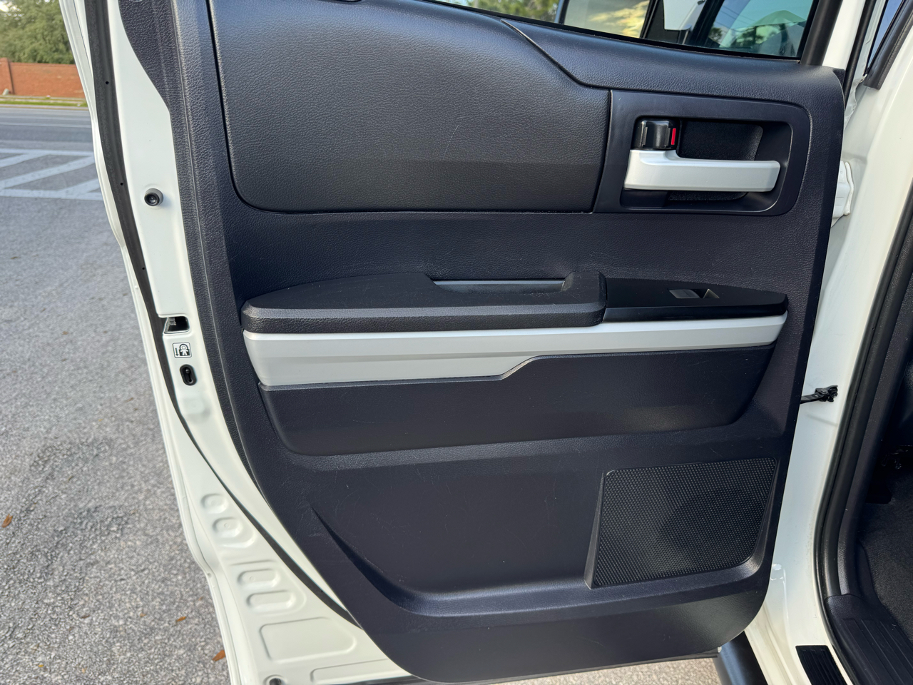 Toyota Tundra 4WD Truck Double Cab 5.7L FFV V8 6-Spd AT TRD Pro (Natl) 2016