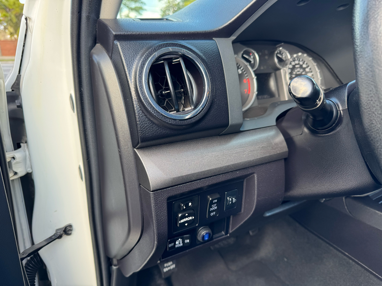 Toyota Tundra 4WD Truck Double Cab 5.7L FFV V8 6-Spd AT TRD Pro (Natl) 2016