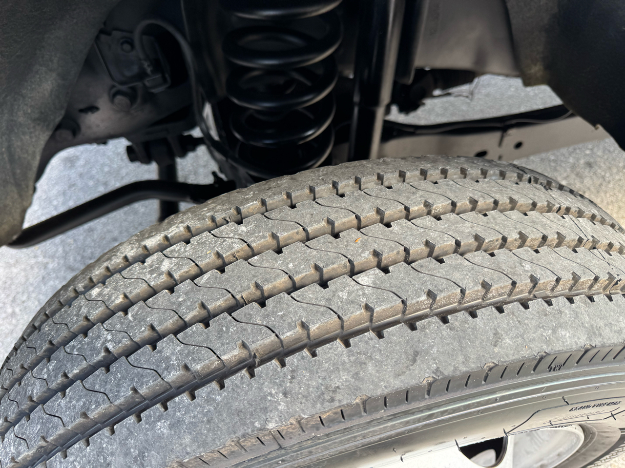 Ford Super Duty F-550 DRW 4WD Crew Cab 176" WB 60" CA XL 2015