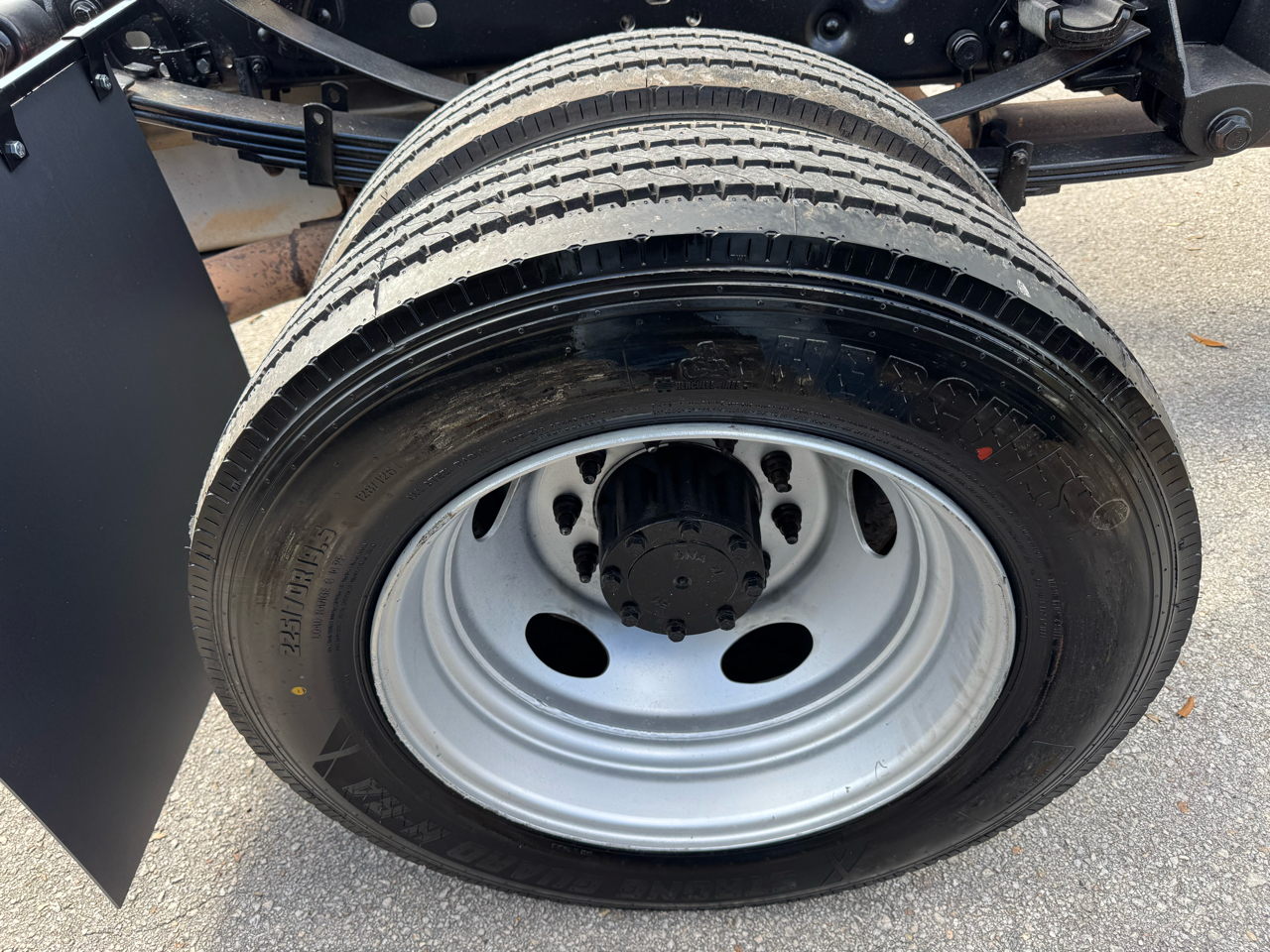 Ford Super Duty F-550 DRW 4WD Crew Cab 176" WB 60" CA XL 2015