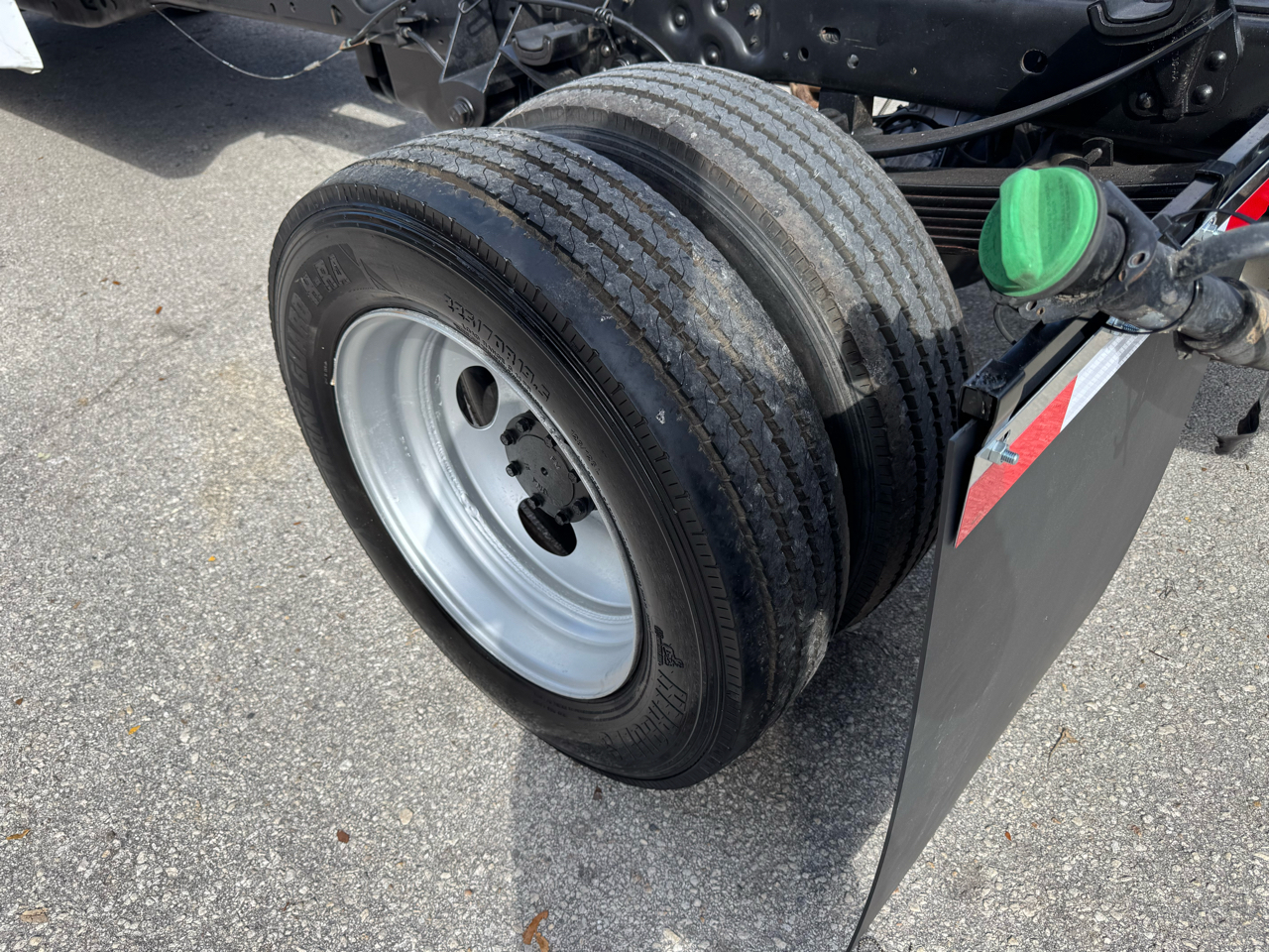 Ford Super Duty F-550 DRW 4WD Crew Cab 176" WB 60" CA XL 2015