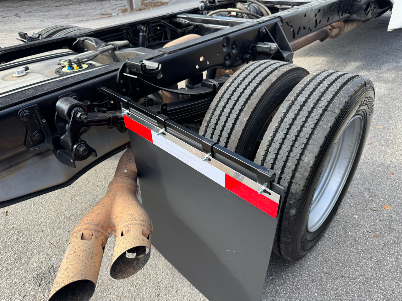 Ford Super Duty F-550 DRW 4WD Crew Cab 176" WB 60" CA XL 2015