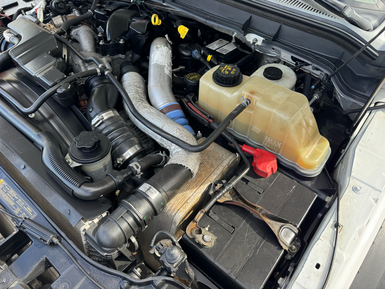 Ford Super Duty F-550 DRW 4WD Crew Cab 176" WB 60" CA XL 2015