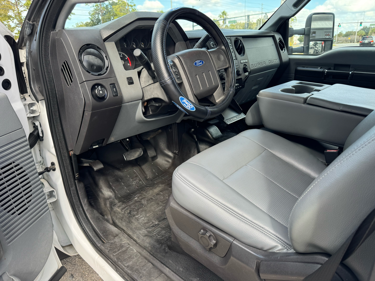 Ford Super Duty F-550 DRW 4WD Crew Cab 176" WB 60" CA XL 2015