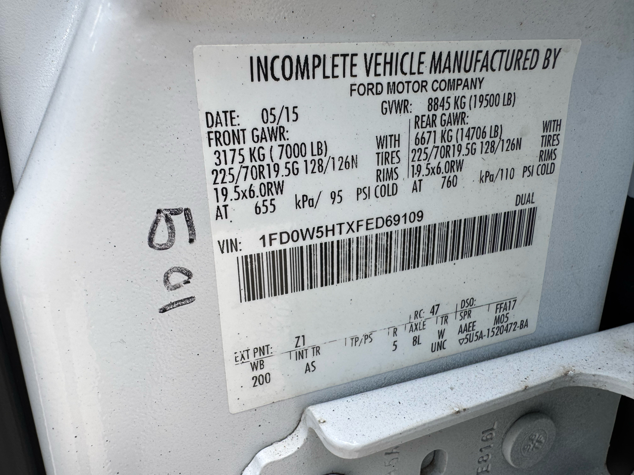 Ford Super Duty F-550 DRW 4WD Crew Cab 176" WB 60" CA XL 2015