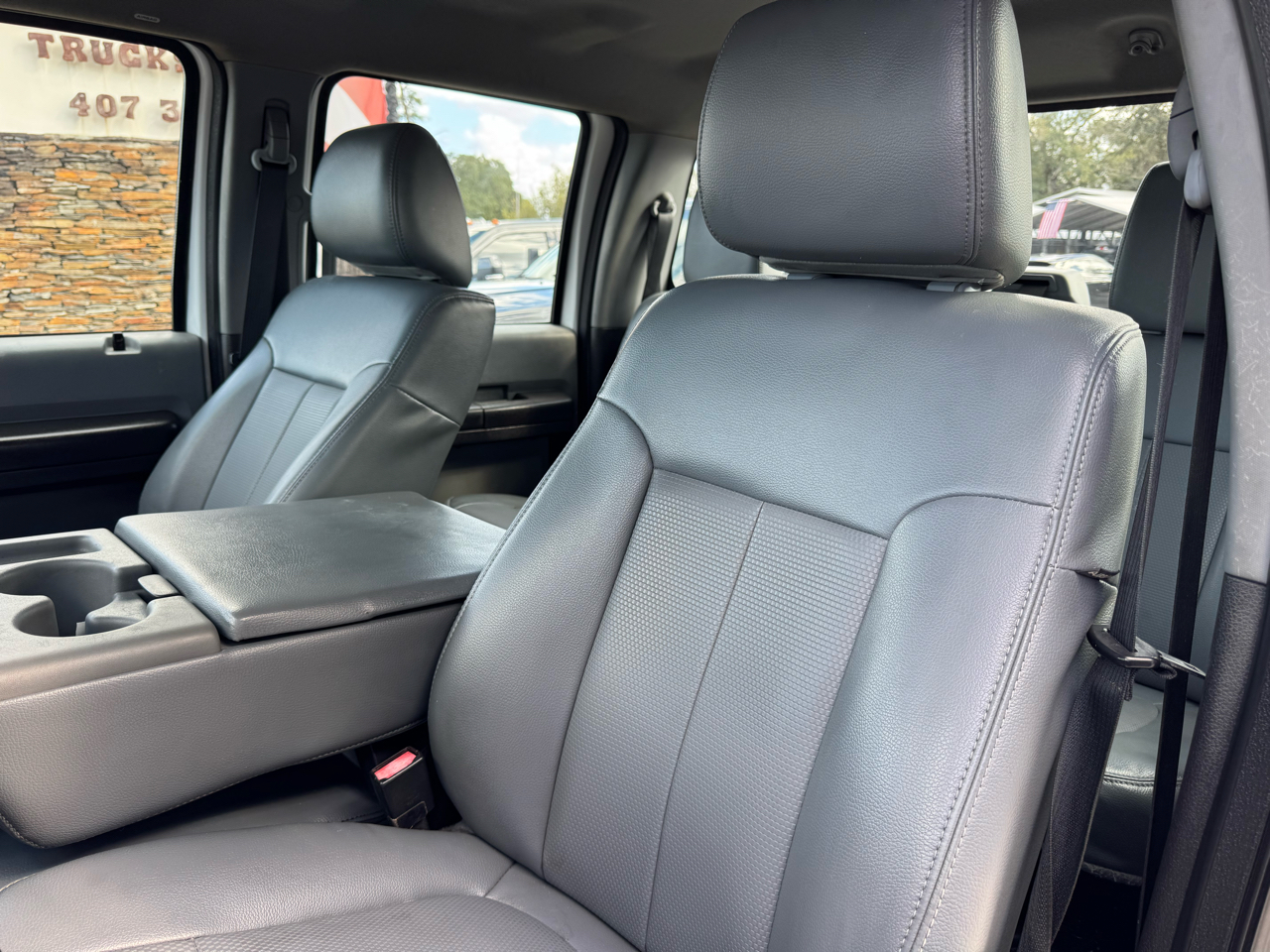 Ford Super Duty F-550 DRW 4WD Crew Cab 176" WB 60" CA XL 2015