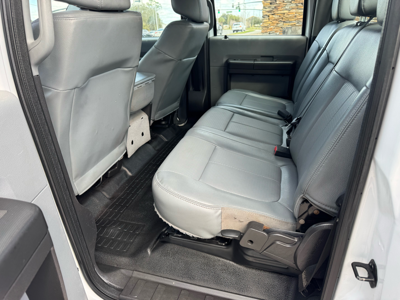 Ford Super Duty F-550 DRW 4WD Crew Cab 176" WB 60" CA XL 2015