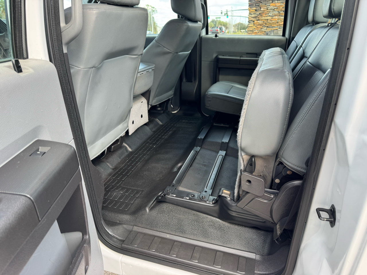 Ford Super Duty F-550 DRW 4WD Crew Cab 176" WB 60" CA XL 2015