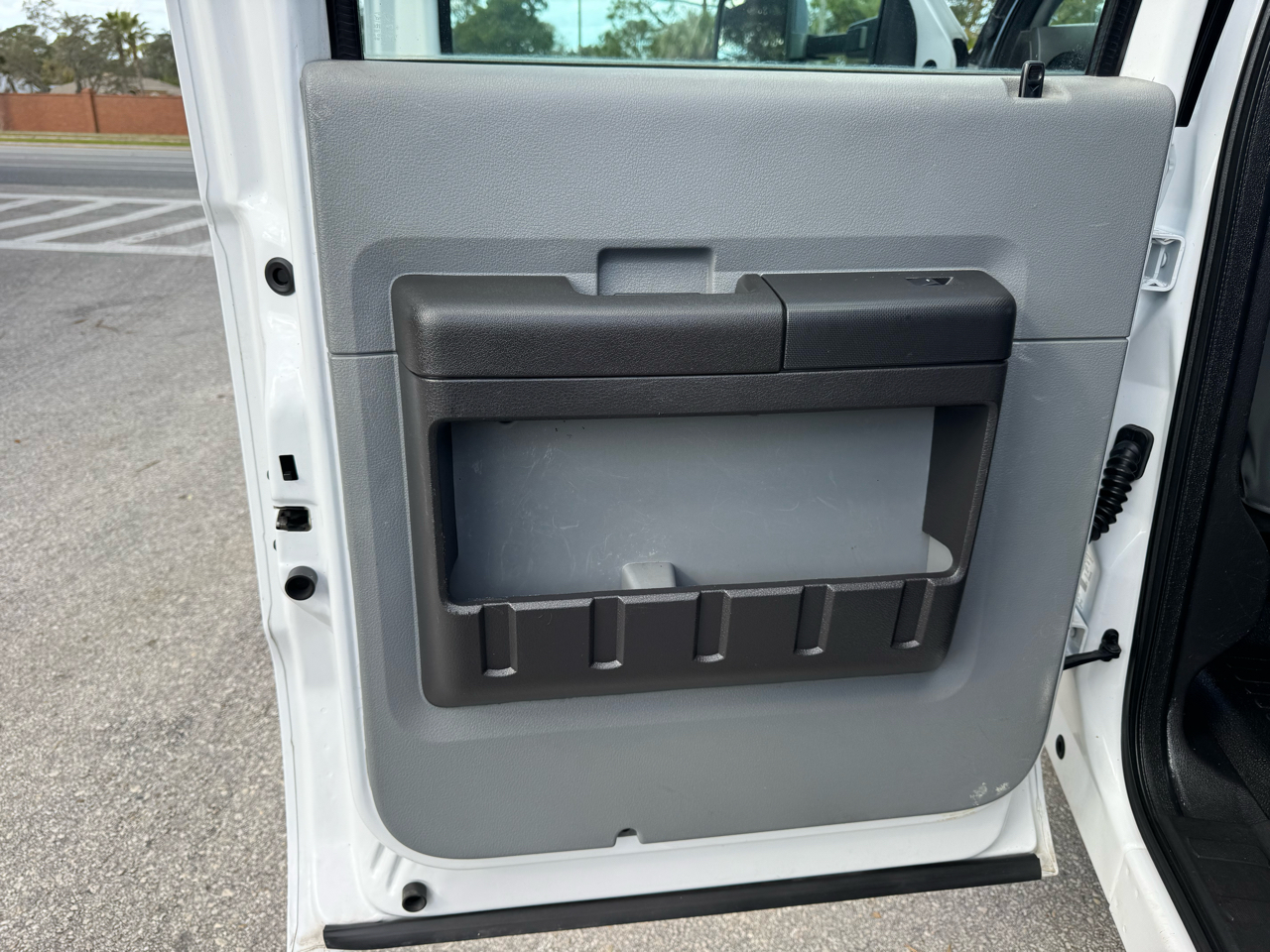 Ford Super Duty F-550 DRW 4WD Crew Cab 176" WB 60" CA XL 2015