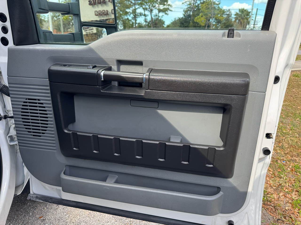 Ford Super Duty F-550 DRW 4WD Crew Cab 176" WB 60" CA XL 2015