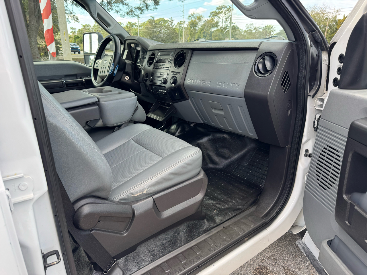 Ford Super Duty F-550 DRW 4WD Crew Cab 176" WB 60" CA XL 2015