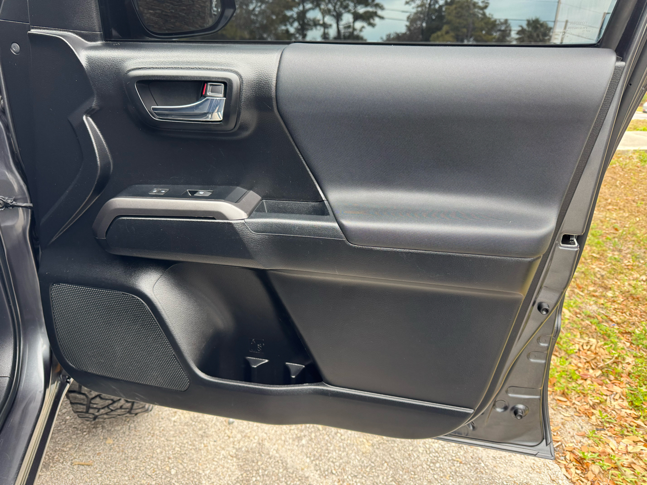 Toyota Tacoma 4WD TRD Off Road Double Cab 5' Bed V6 MT (Natl) 2022