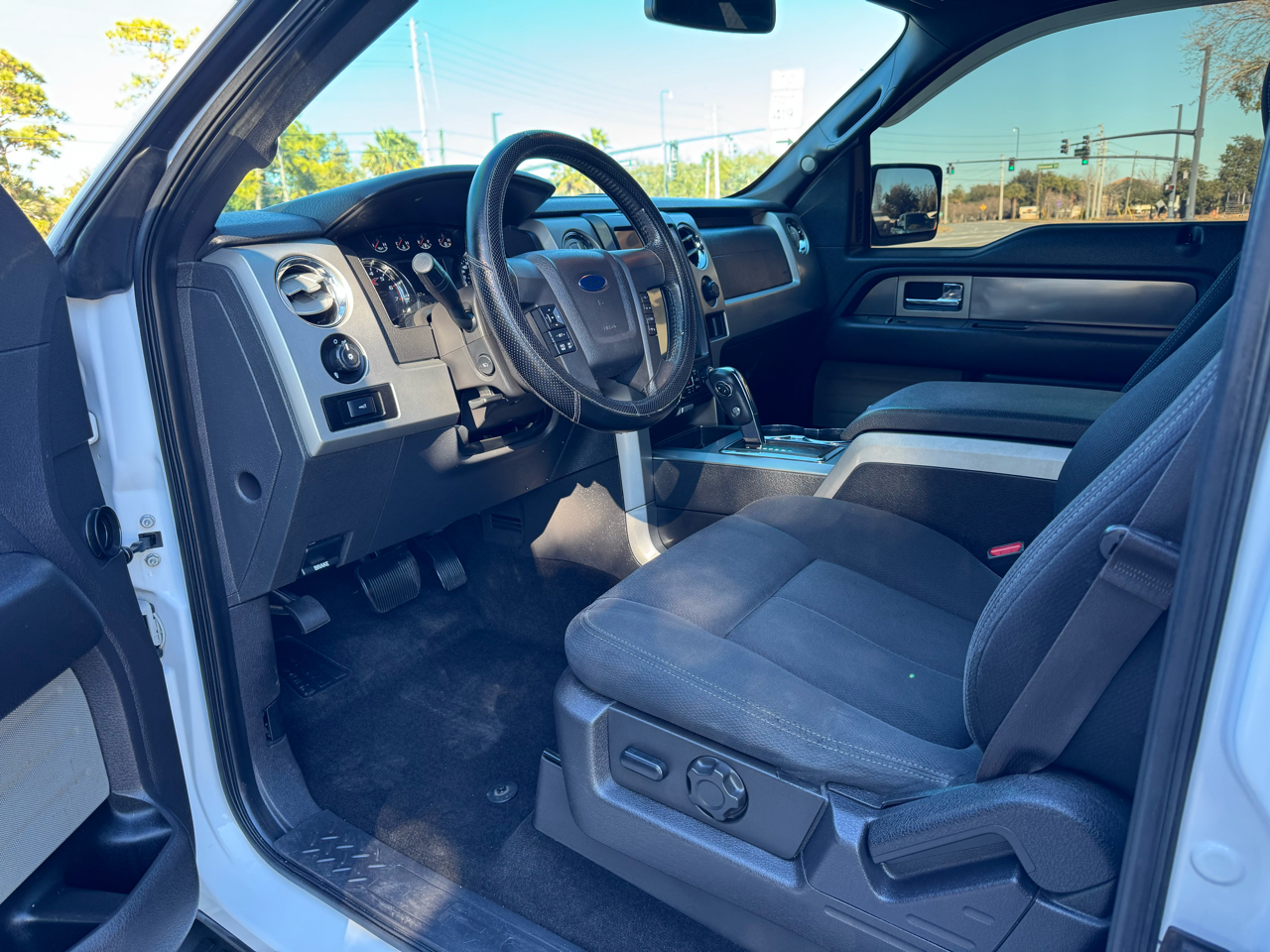 Ford F-150 4WD SuperCrew 145" FX4 2014