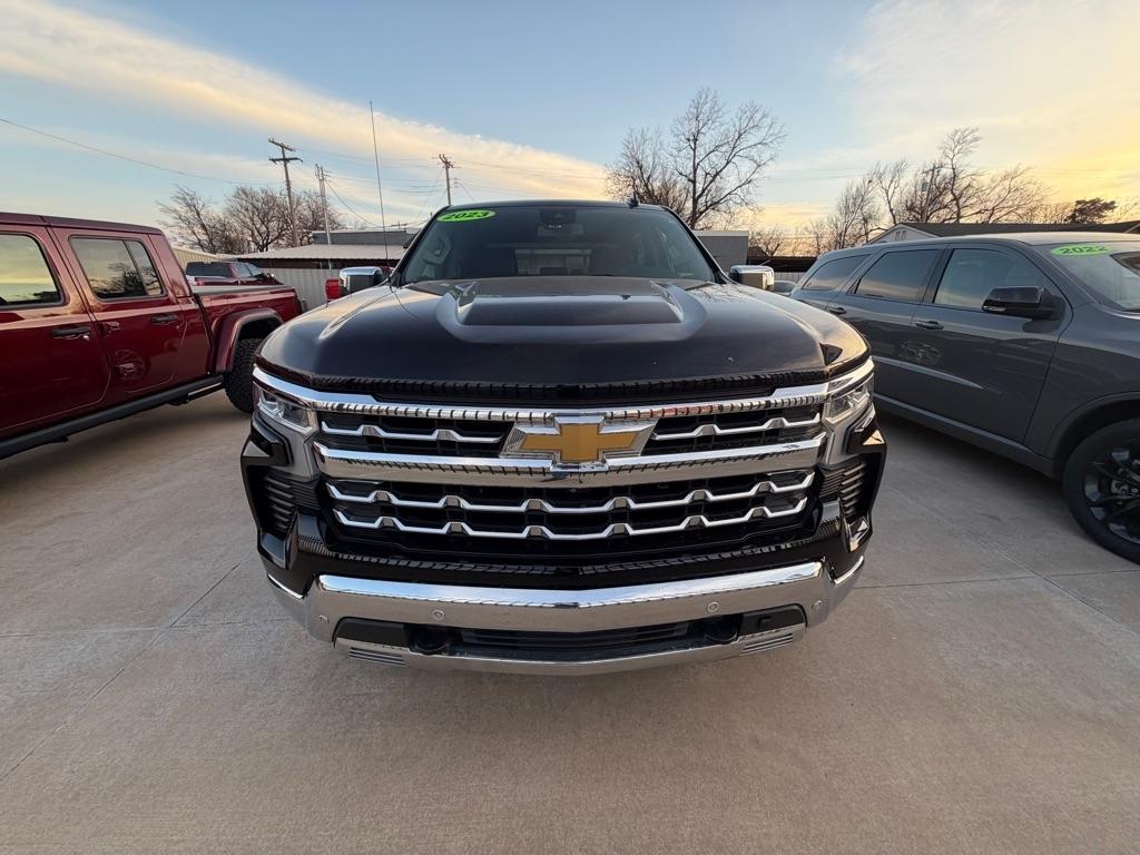 Chevrolet Silverado 1500 LTZ Crew Cab 4WD 2023