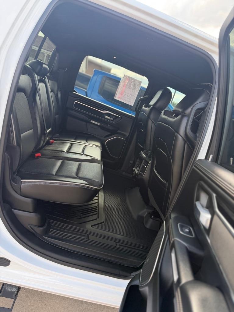 RAM 1500 Laramie Crew Cab SWB 4WD 2024