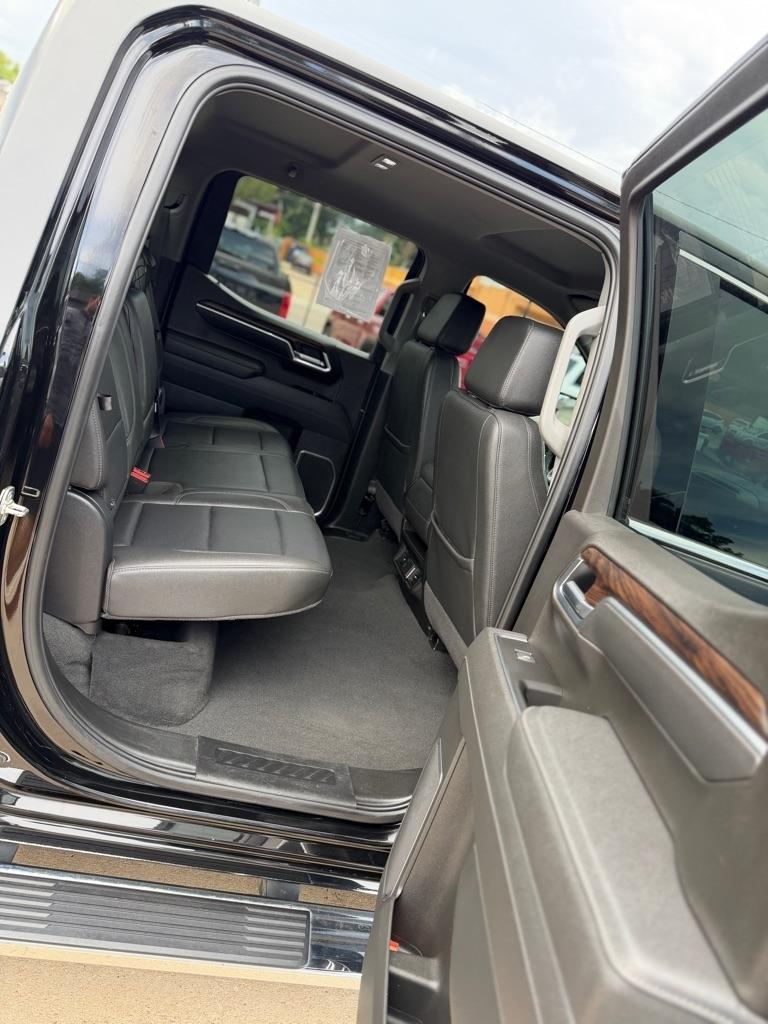 GMC Sierra 1500 SLT Crew Cab 4WD 2025