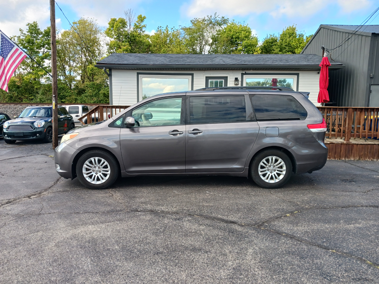 2012 Toyota Sienna XLE photo 3