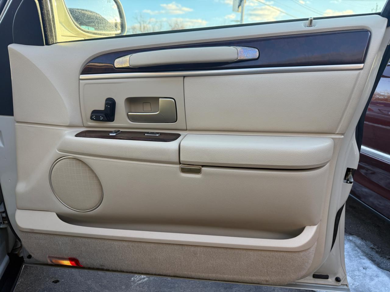 Lincoln Town Car  2006