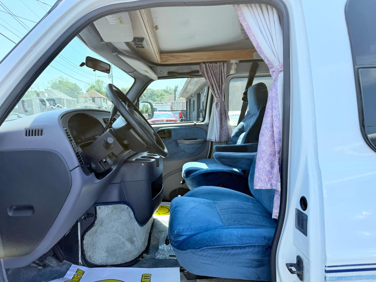 Dodge Roadtrek  2000