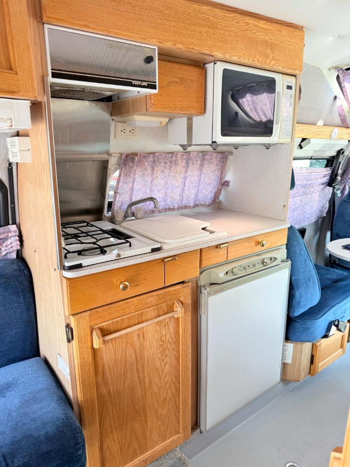 Dodge Roadtrek  2000