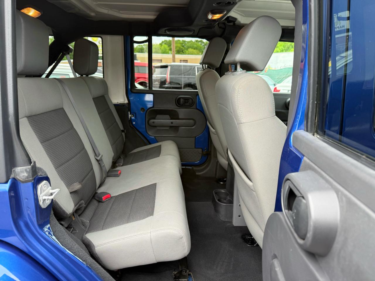 Jeep Wrangler Sahara  2010
