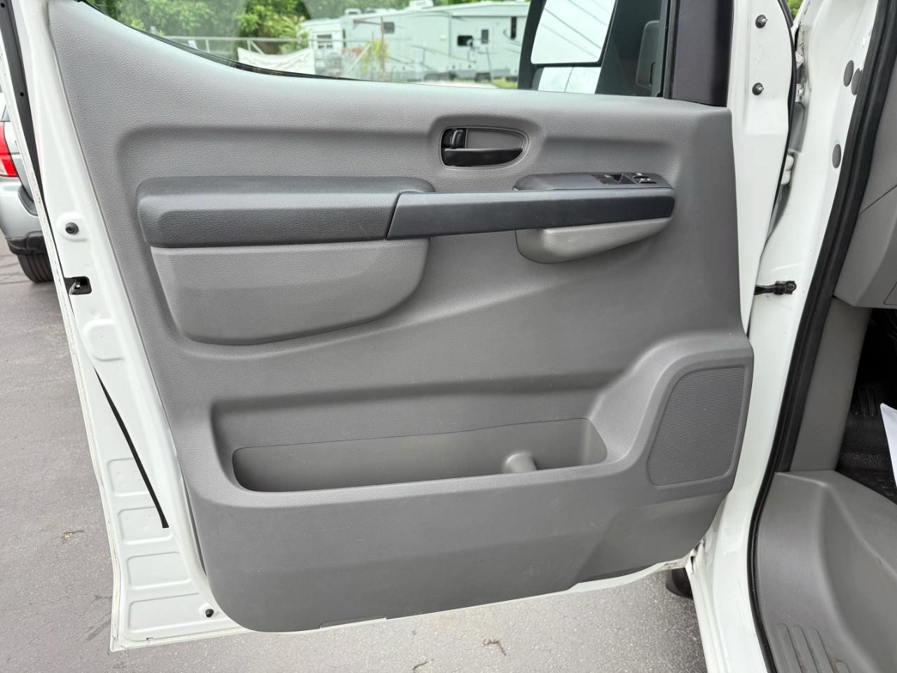 Nissan NV 2500  2013