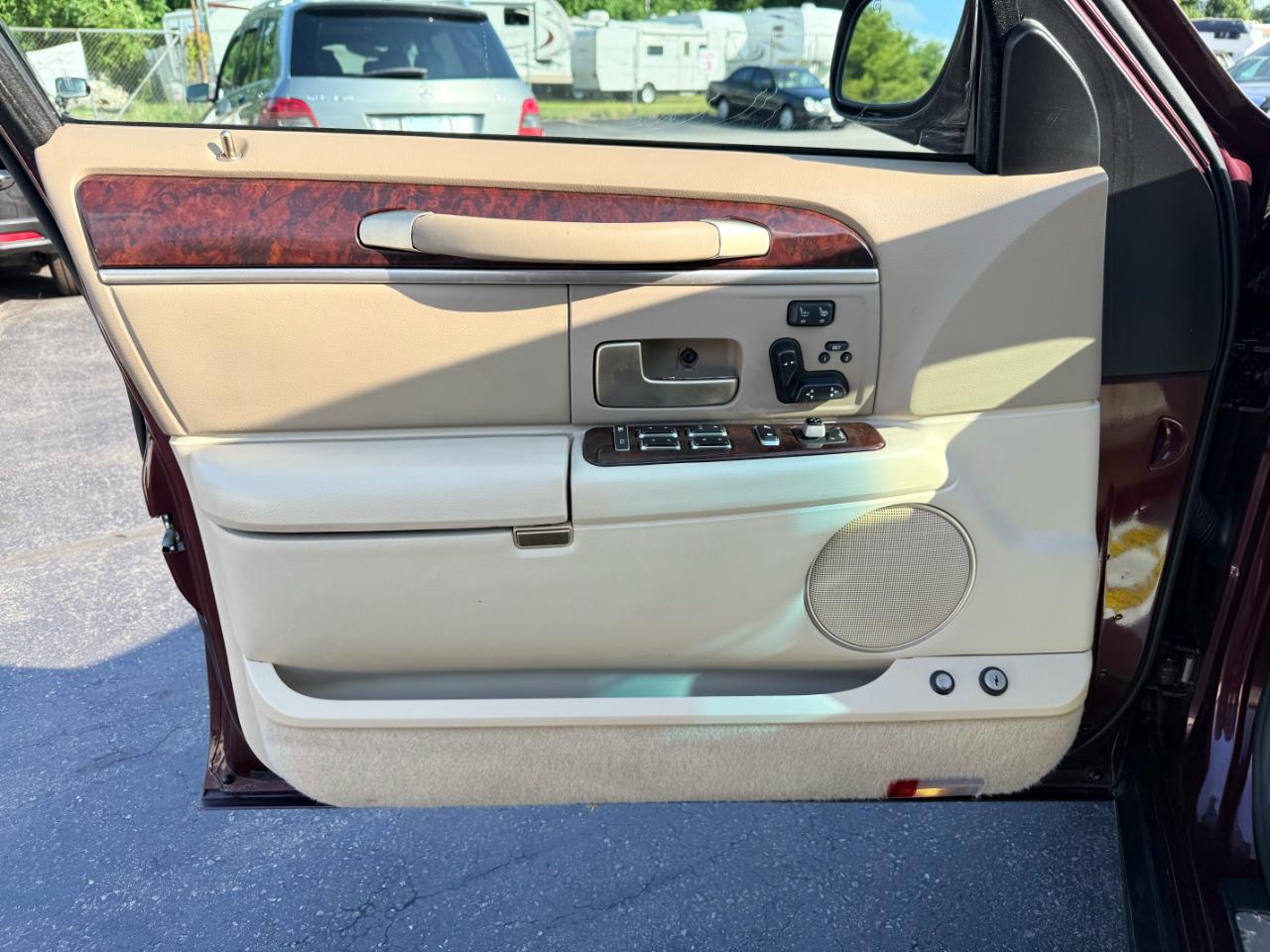 Lincoln Town Car  2006