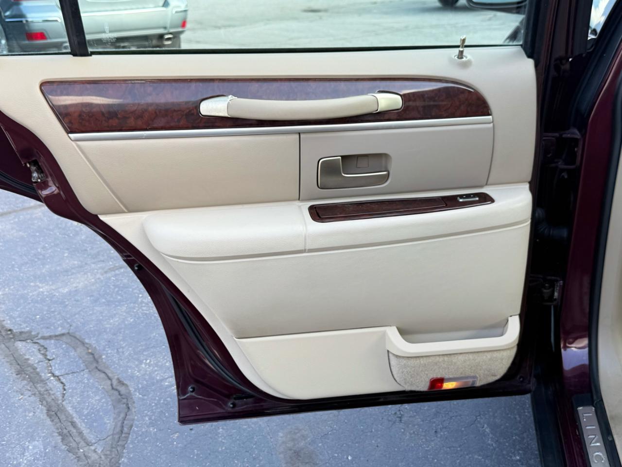 Lincoln Town Car  2006
