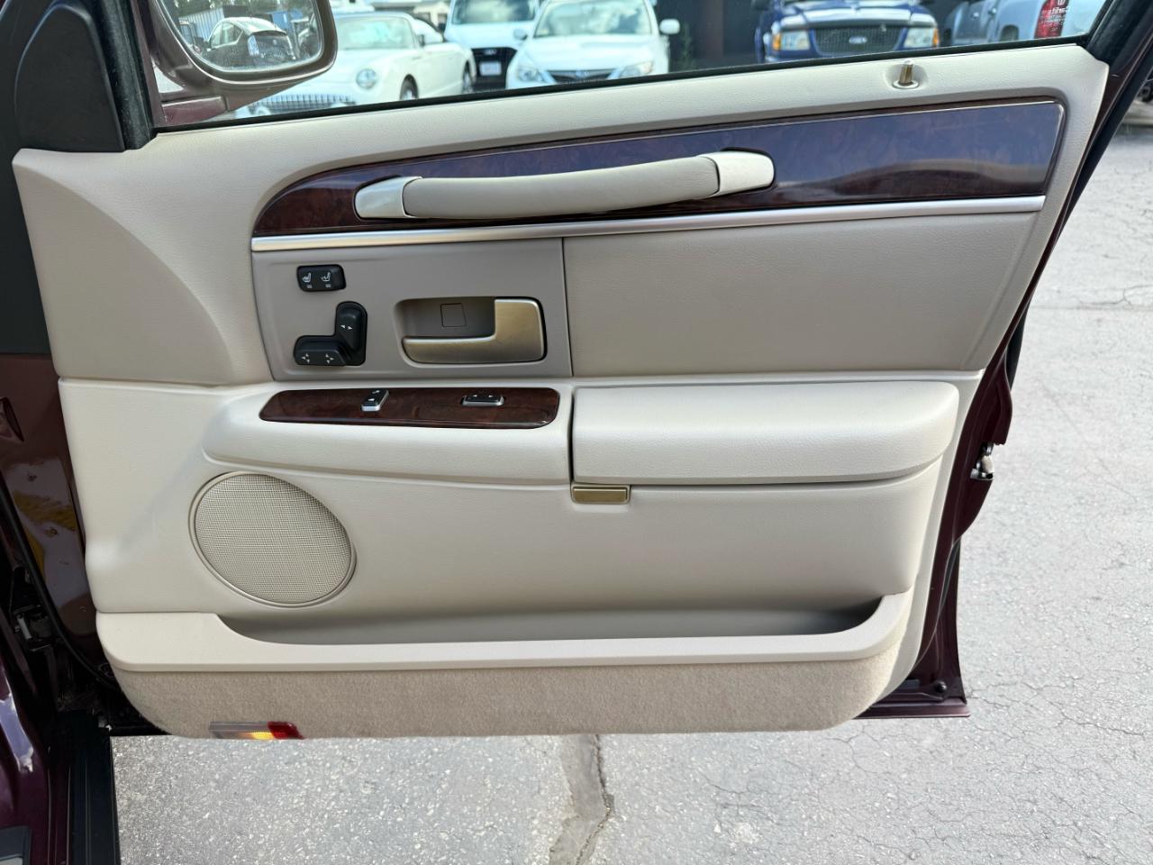 Lincoln Town Car  2006
