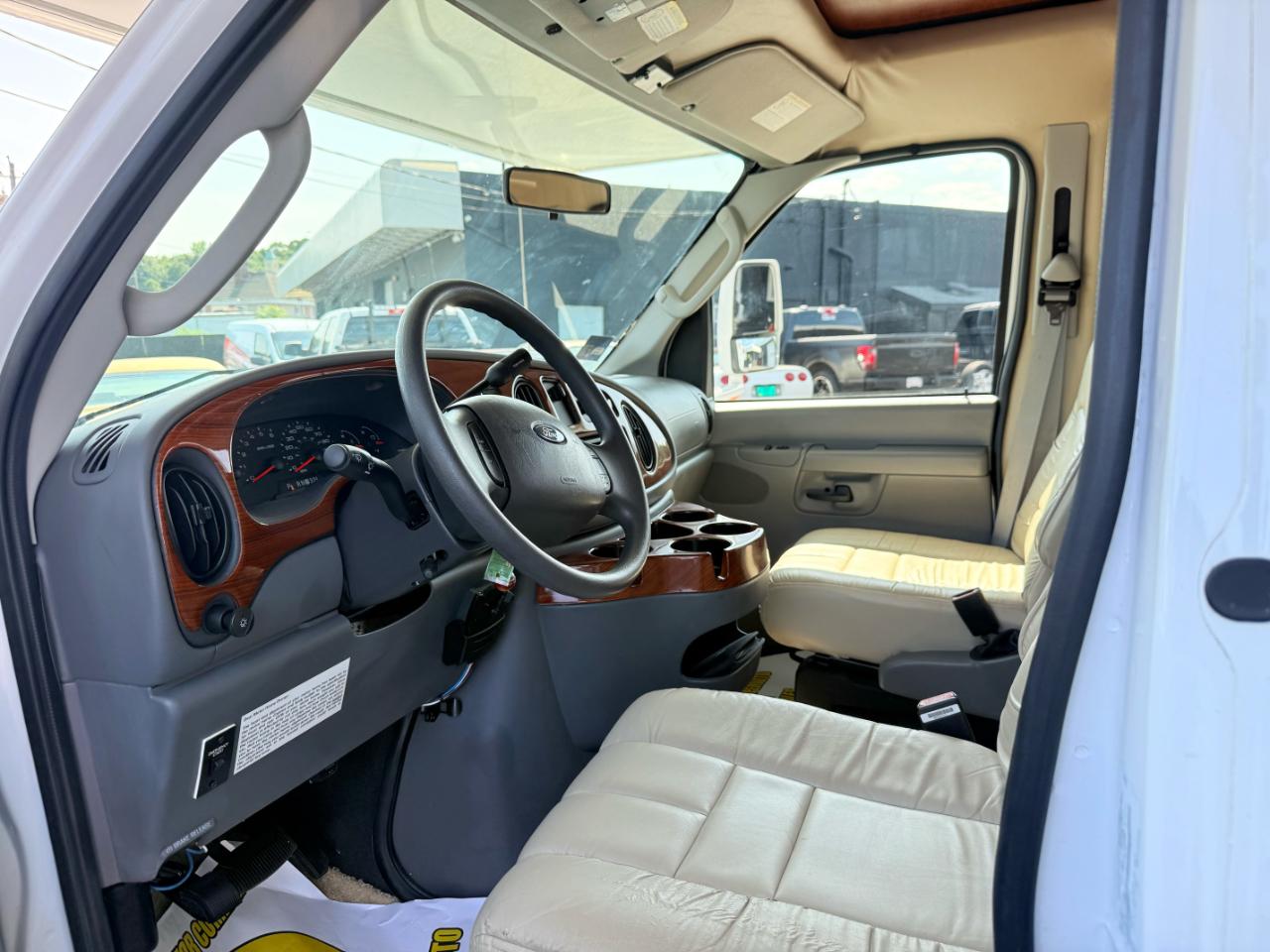 Ford E-450  2006