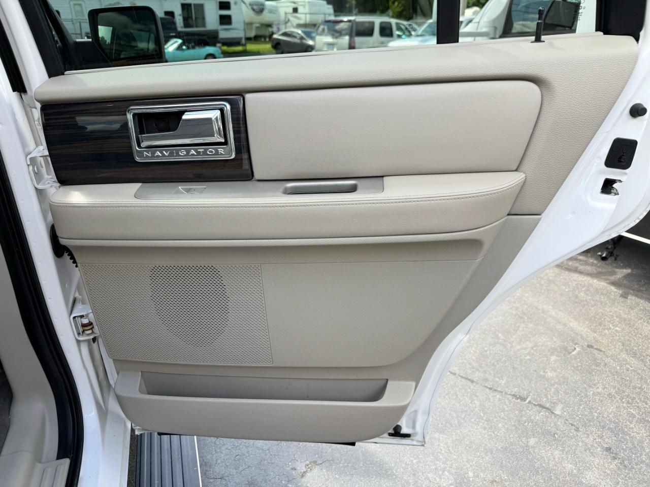 Lincoln Navigator  2010